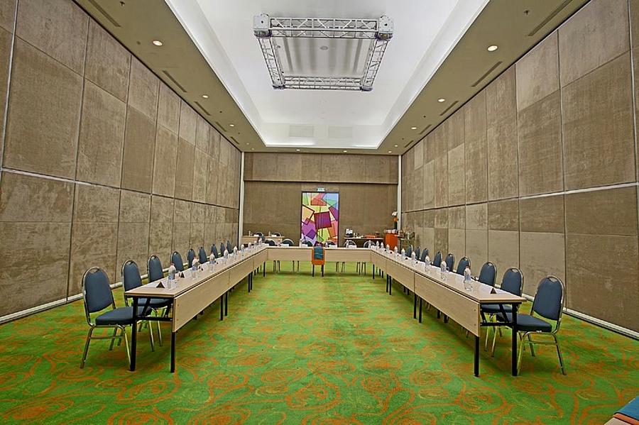 แฮริส โฮเต็ล แอนด์ คอนเวนชั่น เกลาปา กาดิง Hotel จาการ์ตา ภายนอก รูปภาพ